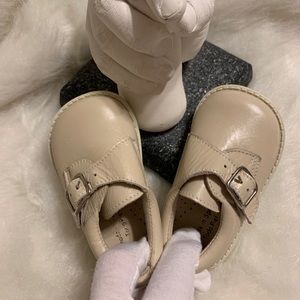 New never worn leather infant cream shoes